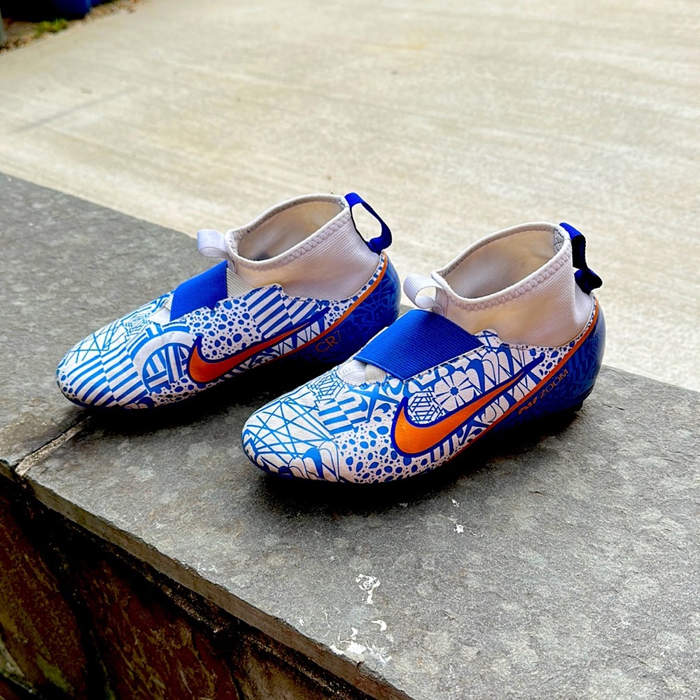 Nike Superfly Academy CR7 soccer cleats 4.5 youth